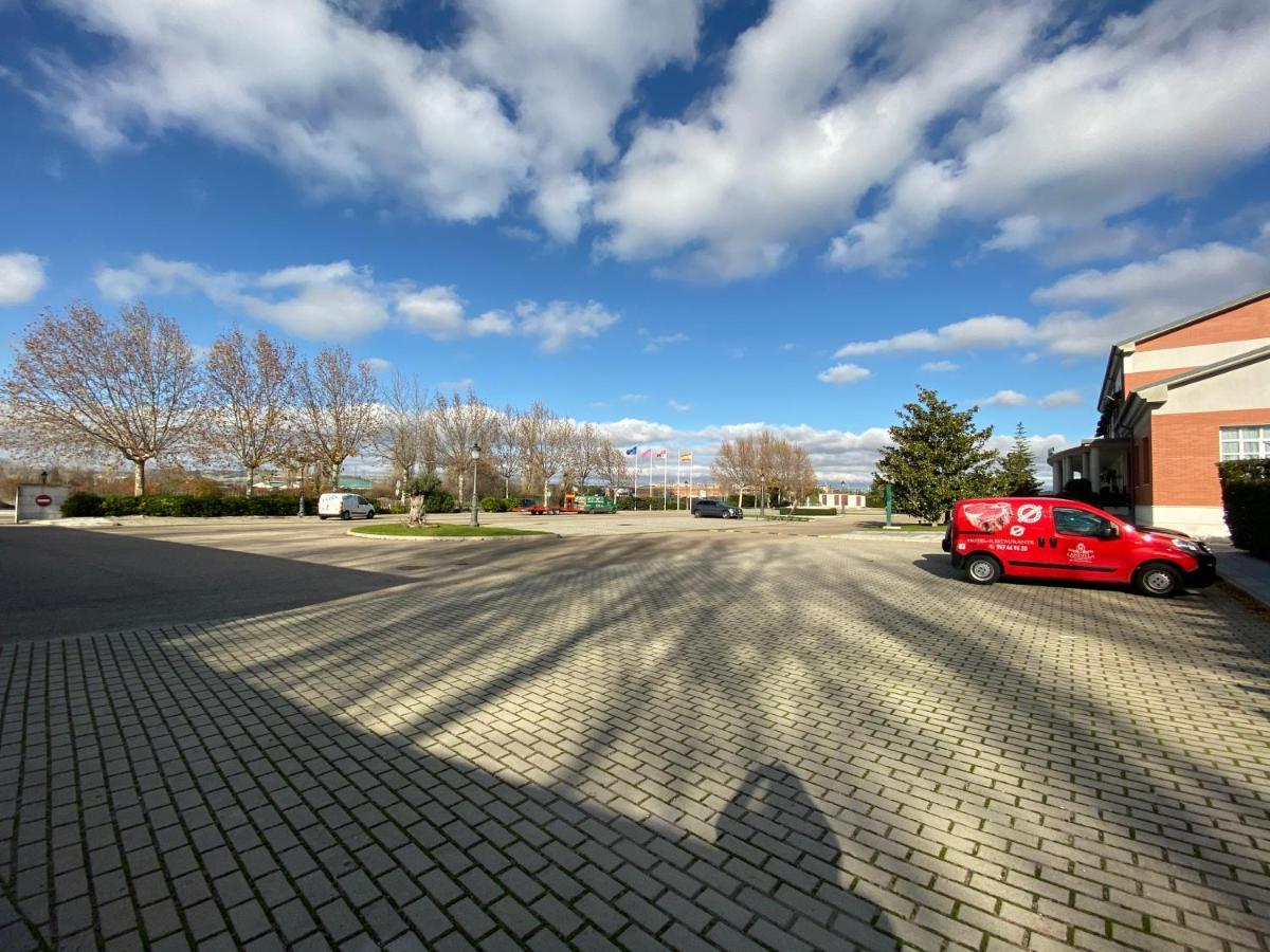 Hotel Lasa Sport Valladolid Zewnętrze zdjęcie