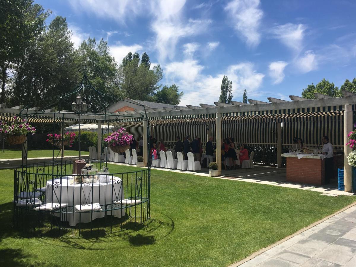 Hotel Lasa Sport Valladolid Zewnętrze zdjęcie