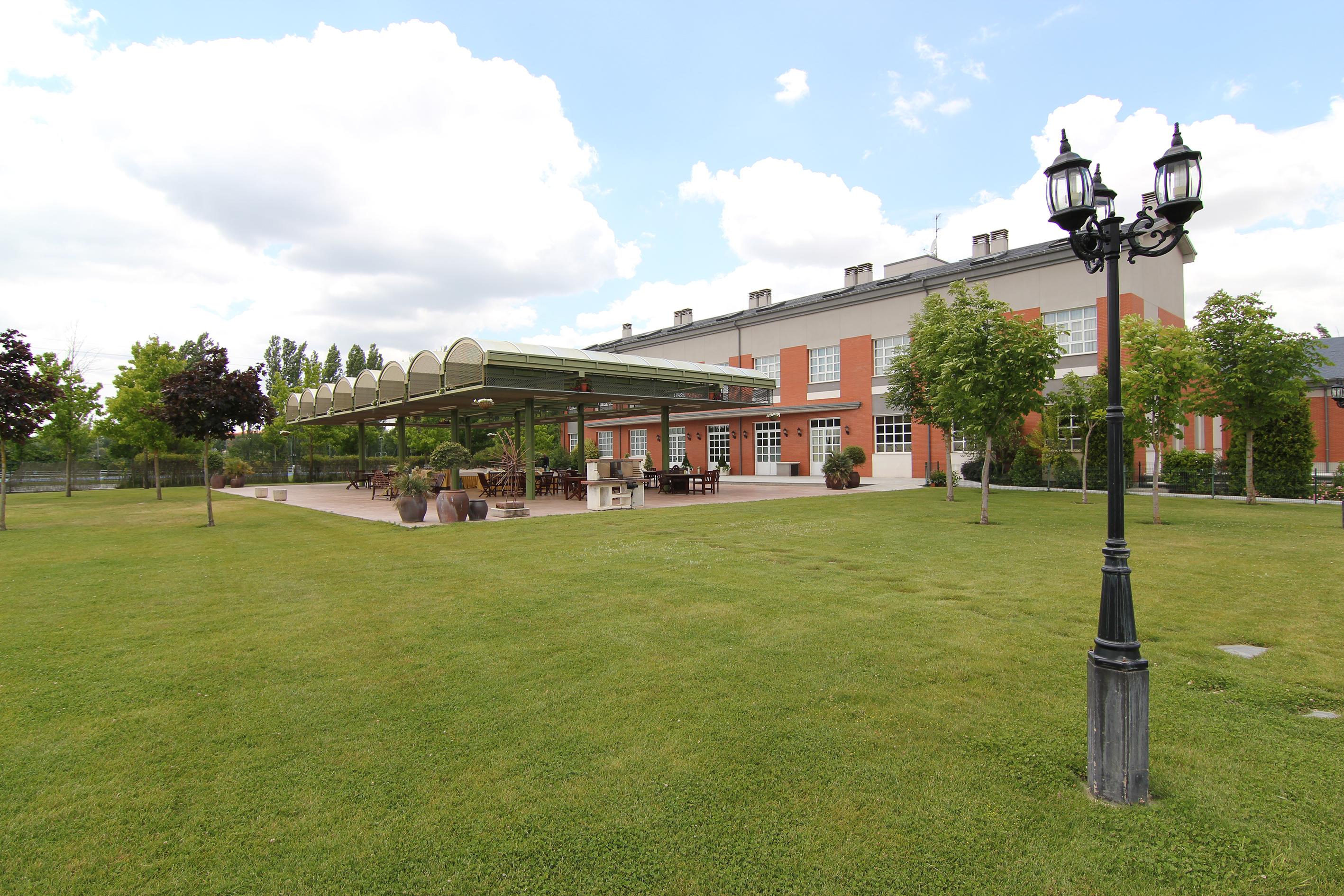 Hotel Lasa Sport Valladolid Zewnętrze zdjęcie